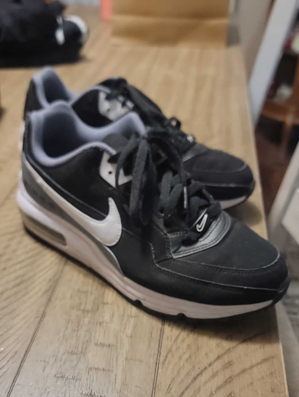 Nike Black and White Men's Cushioned Running Sneakers